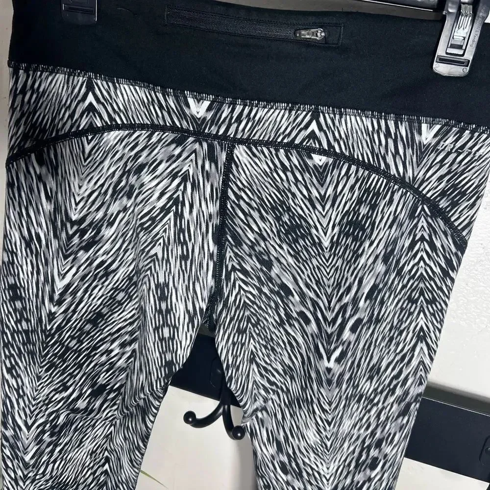 Nike Womens Epic Run Printed Dri fit Capri Leggings Size Medium